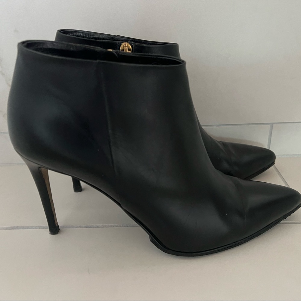 Black leather Gucci Ankle Booties Size 9